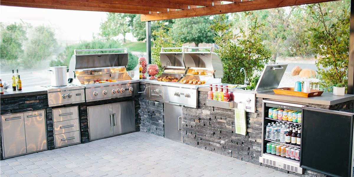 Outdoor Kitchen